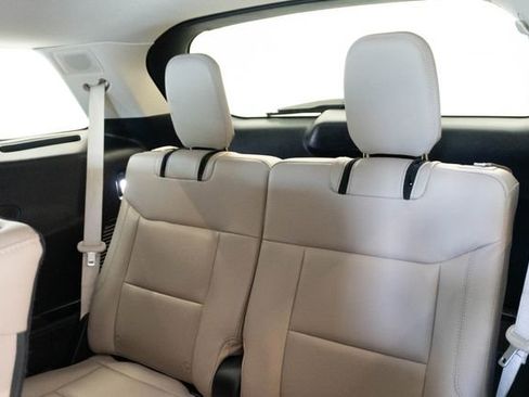 Used 2023 Ford Explorer Limited image 19