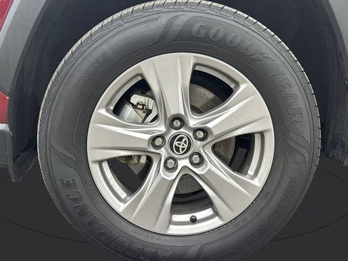 Used 2025 Toyota RAV4 XLE AWD/4WD image 9
