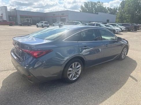 Used 2019 Toyota Avalon XLE w/ Moonroof Package FWD image 5