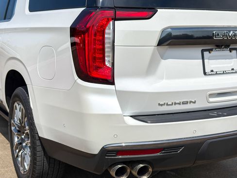 Used 2023 GMC Yukon XL Denali Ultimate AWD/4WD image 10