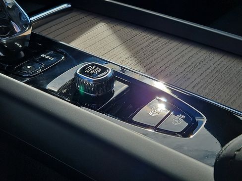 New 2026 Volvo XC60 B5 Plus w/ Protection Package Premier image 20