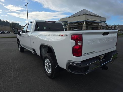 Used 2025 Chevrolet Silverado 2500 LT w/ Convenience Package image 5