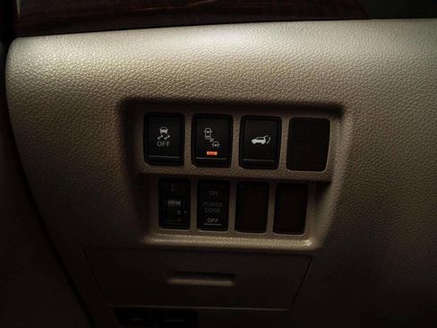 Used 2015 Nissan Quest Platinum image 28