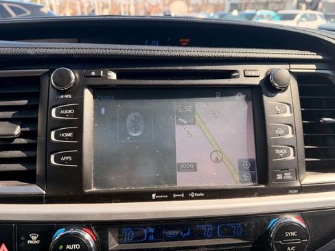 Used 2018 Toyota Highlander SE image 14