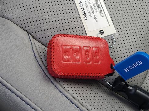 Used 2018 Toyota Highlander Limited image 33