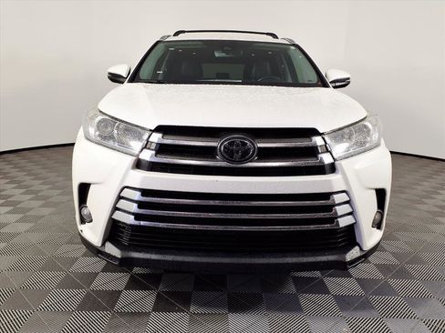 Used 2017 Toyota Highlander AWD V6 image 2