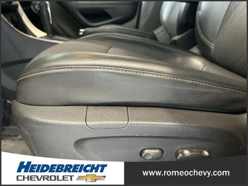 Certified 2022 Chevrolet Trax LT w/ LT Convenience Package AWD/4WD image 14