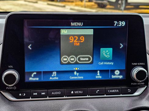 Used 2024 Nissan Sentra SV FWD image 15