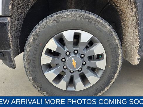 Used 2023 Chevrolet Silverado 2500 Custom w/ Custom Value Package image 10