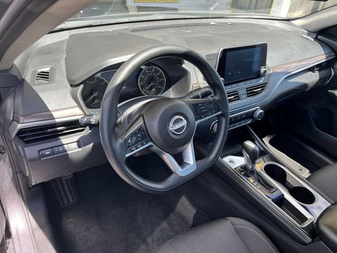 Used 2023 Nissan Altima 2.5 SV FWD image 32