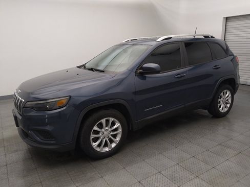 Used 2020 Jeep Cherokee Latitude FWD image 2