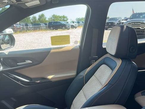 Used 2025 Chevrolet Equinox ACTIV w/ Safety and Technology Package AWD/4WD image 39