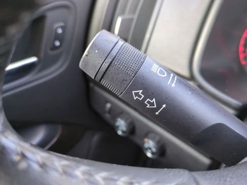 Used 2015 GMC Canyon SLE image 26