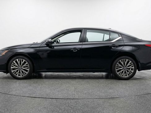 Used 2025 Nissan Altima 2.5 SV FWD image 5