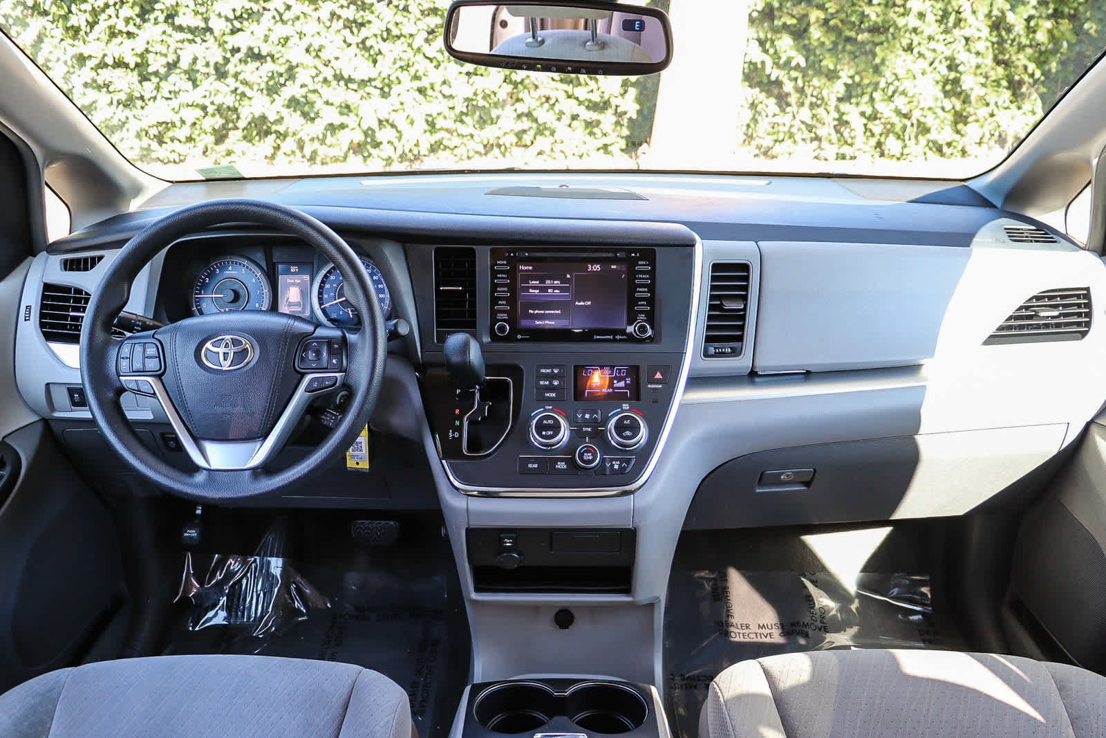 Used 2018 Toyota Sienna LE w/ Carpet Mat Package FWD image 13