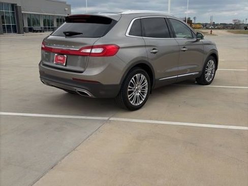 Used 2017 Lincoln MKX Reserve w/ Lincoln MKX Climate Package image 3