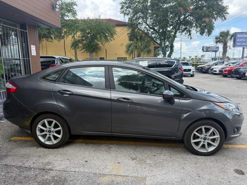 Used 2019 Ford Fiesta SE w/ Equipment Group 201A FWD image 4