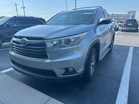 Used 2015 Toyota Highlander XLE FWD image 1