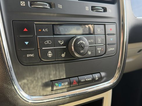 Used 2012 Chrysler Town & Country Touring w/ Entertainment Group #1 FWD image 42