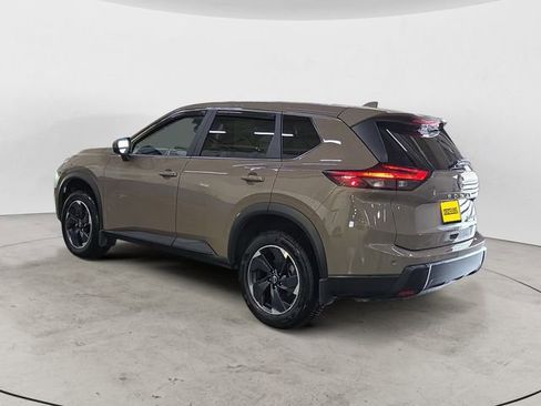 Used 2024 Nissan Rogue SV AWD/4WD image 3