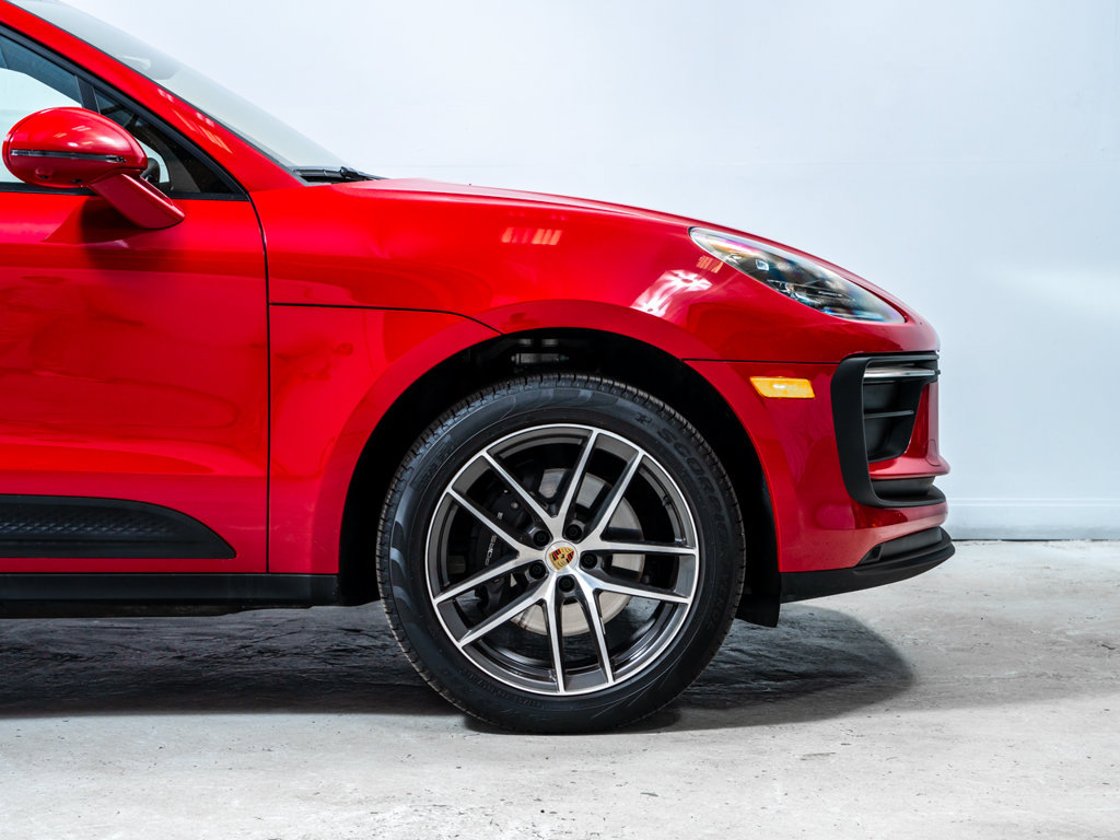 Used 2025 Porsche Macan AWD/4WD image 12