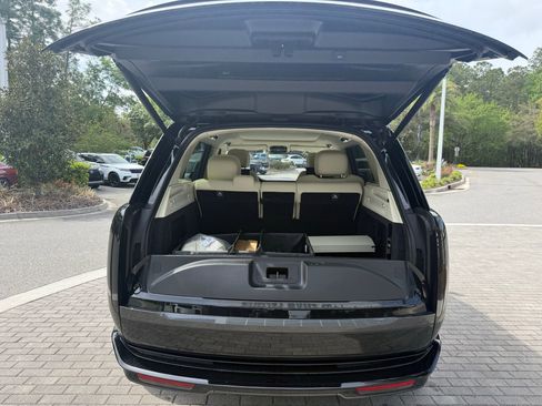 Used 2023 Land Rover Range Rover Long Wheelbase Autobiography image 13