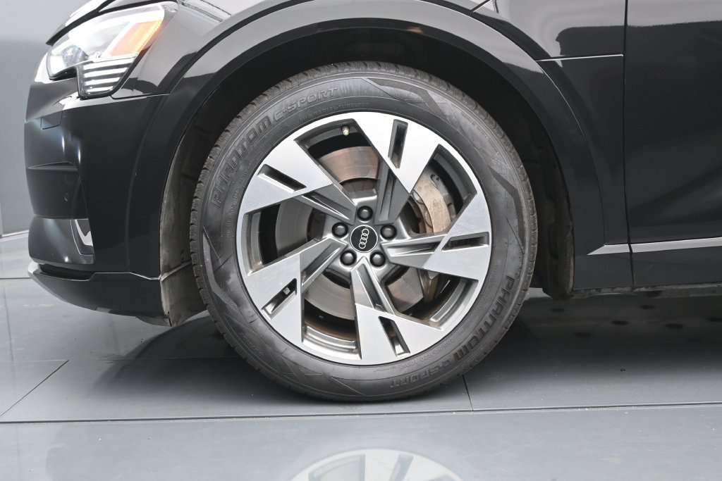 Used 2023 Audi e-tron Premium AWD/4WD image 26