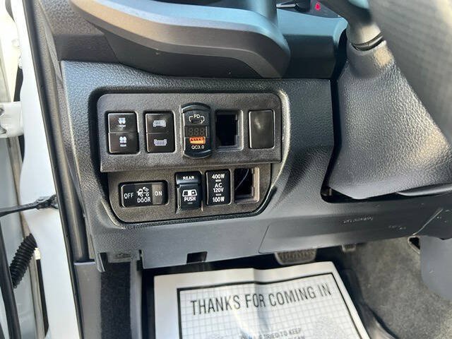 Used 2017 Toyota Tacoma TRD Sport AWD/4WD image 20