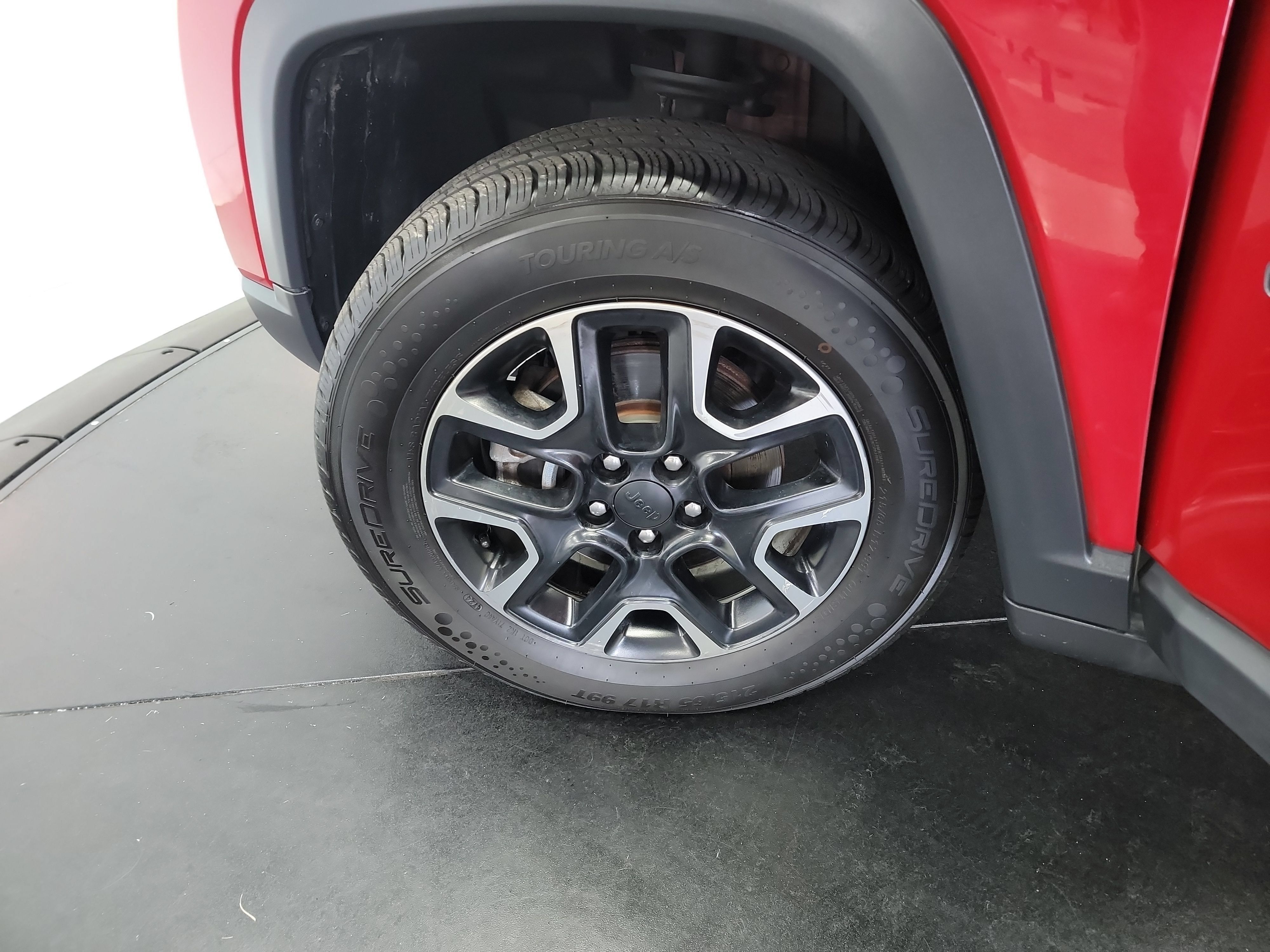 Used 2018 Jeep Compass Trailhawk w/ Leather Interior Group AWD/4WD image 30