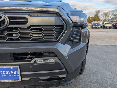 Used 2024 Toyota Tacoma TRD Off-Road image 11