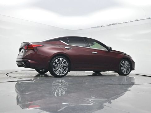 Used 2024 Nissan Altima 2.5 SL FWD image 22