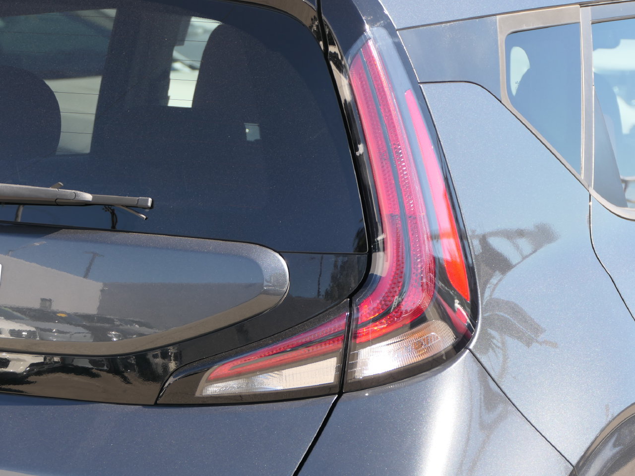 Used 2024 Kia Soul EX w/ EX Designer Package FWD image 3