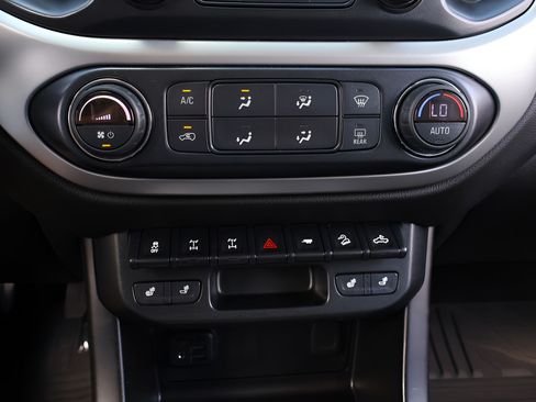 Used 2019 Chevrolet Colorado ZR2 w/ ZR2 Dusk Special Edition AWD/4WD image 26