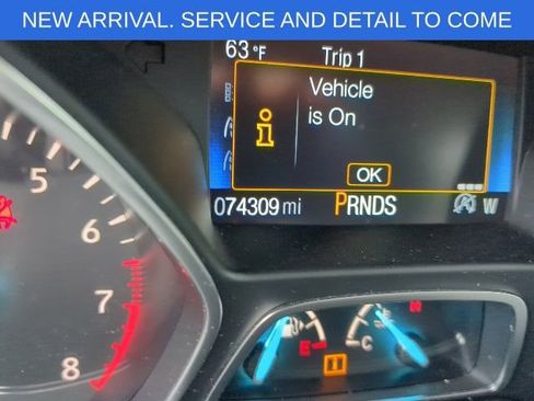 Used 2018 Ford Escape SE w/ SE Sync 3 Package AWD/4WD image 2