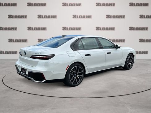 Used 2025 BMW 740i xDrive AWD/4WD image 5