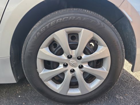 Used 2022 Toyota Corolla LE FWD image 8