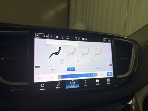 Used 2023 Chrysler Pacifica Touring-L image 35