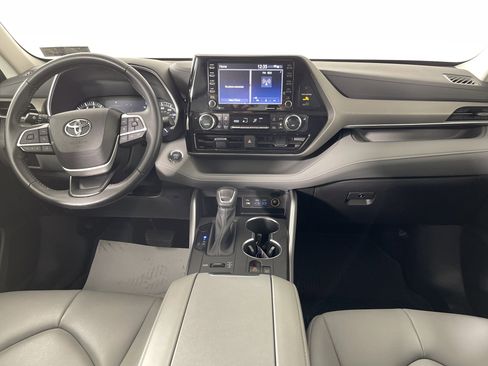 Used 2022 Toyota Highlander XLE image 15
