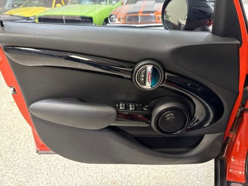 Used 2019 MINI Cooper S w/ Premium Package image 21