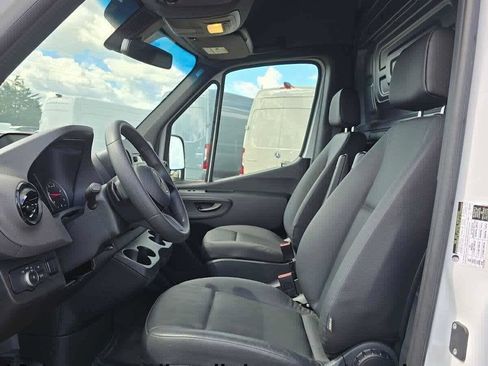 Used 2025 Mercedes-Benz Sprinter 2500 image 22