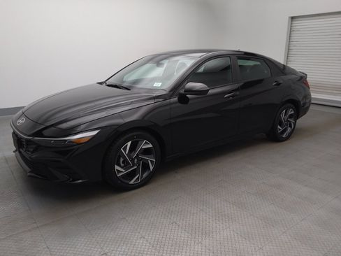 Used 2025 Hyundai Elantra Sport FWD image 2