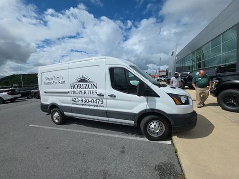 Used 2022 Ford Transit 250 Medium Roof AWD image 4