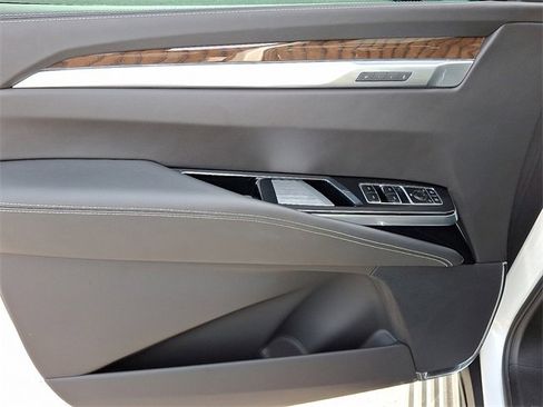 Certified 2025 Cadillac Escalade ESV Sport Platinum image 11