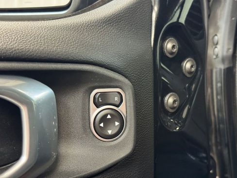 Used 2021 Jeep Wrangler Unlimited Sahara AWD/4WD image 9