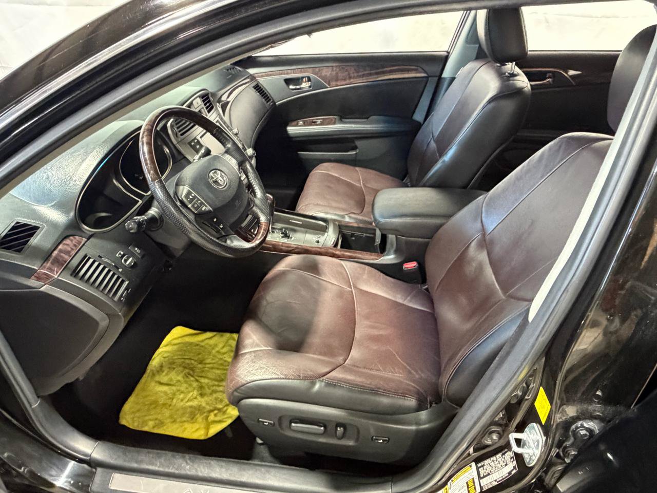 Used 2011 Toyota Avalon Limited FWD image 23