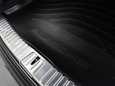 Certified 2026 Porsche Cayenne Coupe AWD/4WD image 30