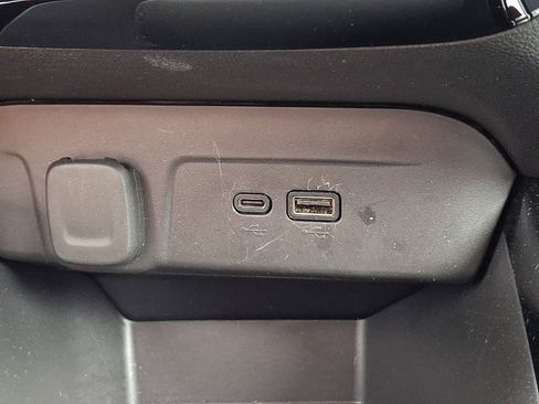 Used 2025 Chevrolet Trax LT FWD image 23