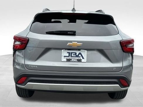Certified 2024 Chevrolet Trax LT FWD image 26