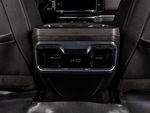 Used 2023 GMC Sierra 1500 SLT image 33