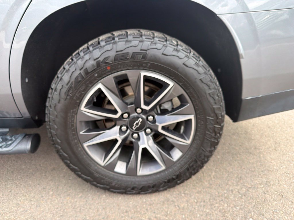 Used 2021 Chevrolet Tahoe Z71 w/ Z71 Off-Road Package AWD/4WD image 32
